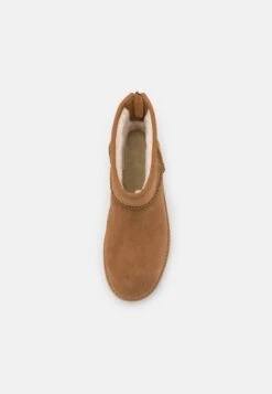 Ugg Classic Mini Logo Zip - Korte Laarzen - Chestnut 11 Ugg Classic Mini Logo Zip - Korte Laarzen - Chestnut -Geselecteerde Modieuze Dameskledingwinkels f92e16fb60bc4ddfa7ea61b712375f9d
